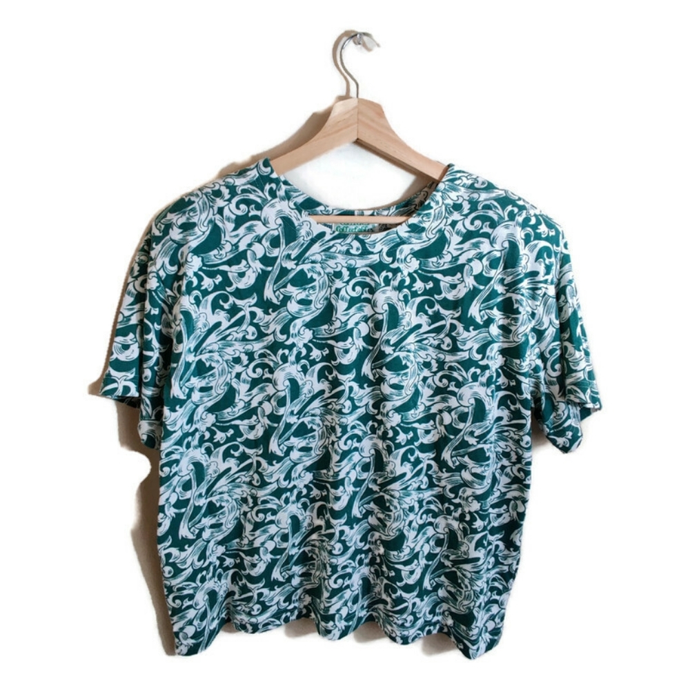 COLLEEN'S COLLECTABLES Green & White Wave Print Round Neck Short Sleeve Shirt 20